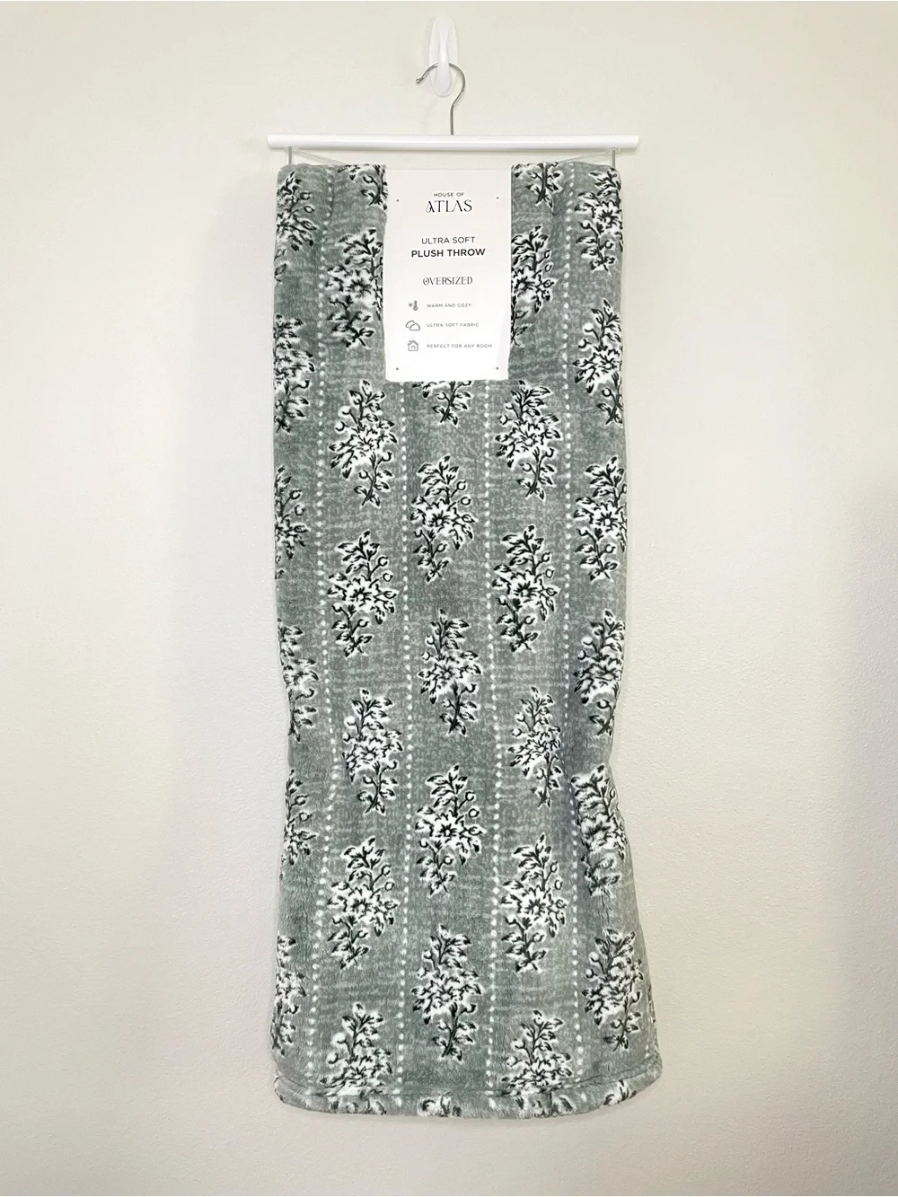 NWT House of Atlas Ultra Soft Plush Throw Blanket Sage Gray Floral 60x70
